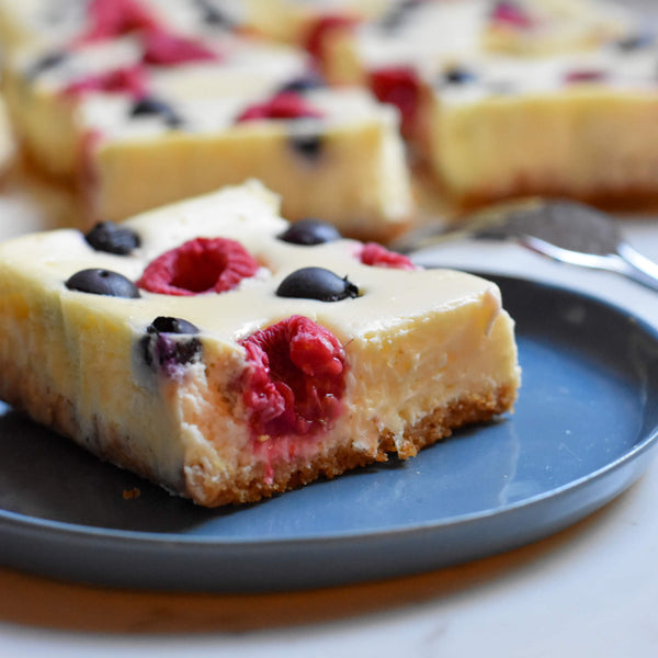 Berry cheesecake bars